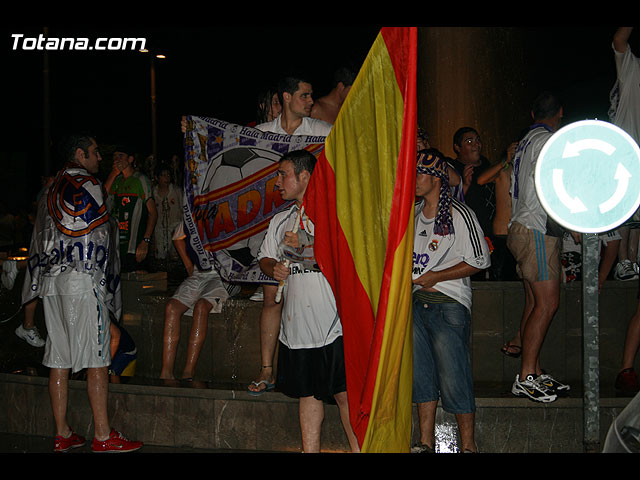 Numerosos aficionados totaneros del Real Madrid celebraron la consecucin del la Liga 2006-2007 - 11
