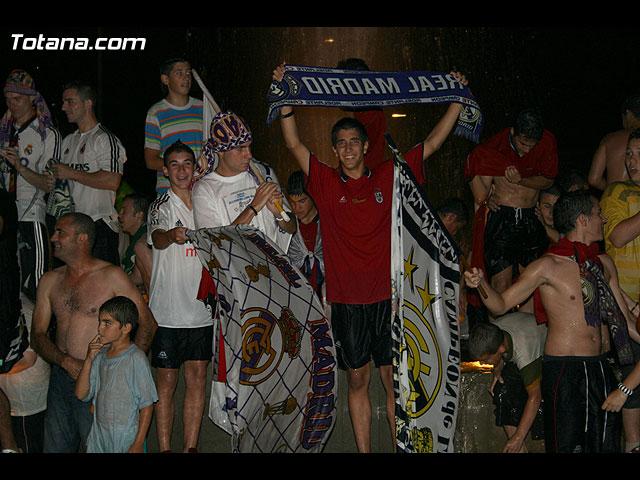 Numerosos aficionados totaneros del Real Madrid celebraron la consecucin del la Liga 2006-2007 - 22