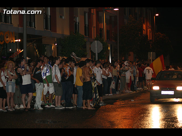 Numerosos aficionados totaneros del Real Madrid celebraron la consecucin del la Liga 2006-2007 - 30