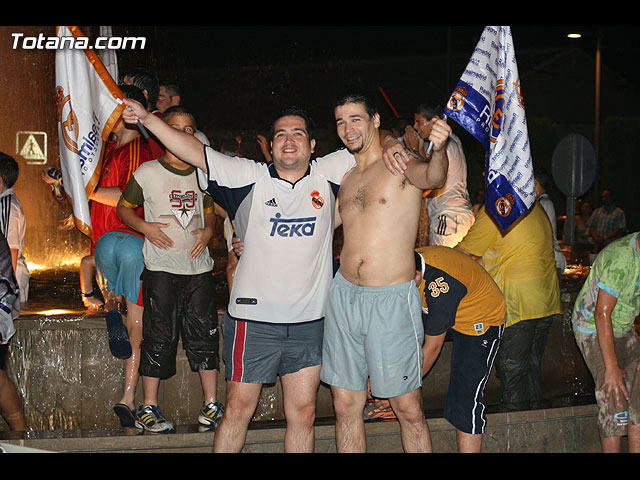 Numerosos aficionados totaneros del Real Madrid celebraron la consecucin del la Liga 2006-2007 - 32