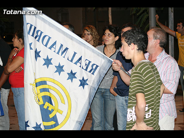 Numerosos aficionados totaneros del Real Madrid celebraron la consecucin del la Liga 2006-2007 - 39