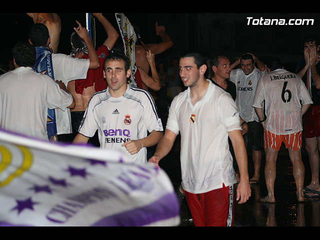 Numerosos aficionados totaneros del Real Madrid celebraron la consecucin del la Liga 2006-2007 - 65