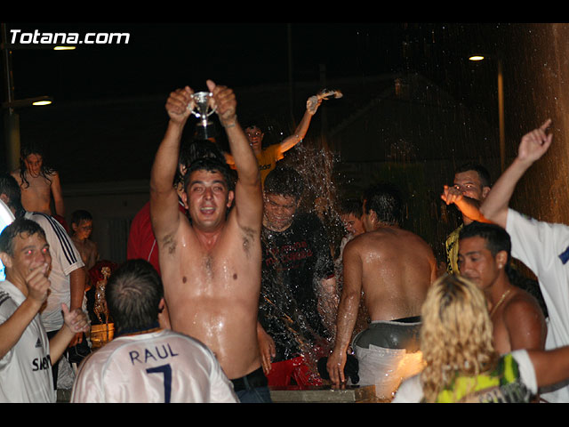 Numerosos aficionados totaneros del Real Madrid celebraron la consecucin del la Liga 2006-2007 - 68