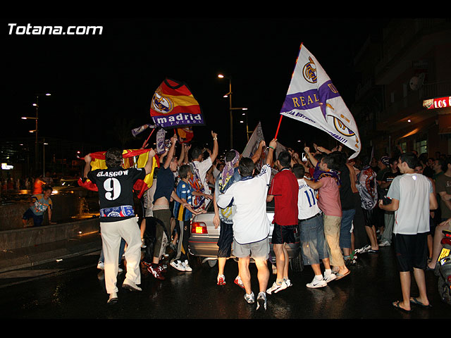 Numerosos aficionados totaneros del Real Madrid celebraron la consecucin del la Liga 2006-2007 - 106