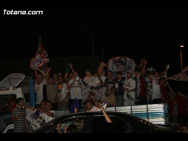 Numerosos aficionados totaneros del Real Madrid celebraron la consecucin del la Liga 2006-2007 - 124