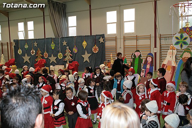 Los Reyes Magos visitaron el Colegio Reina Sofa - 1