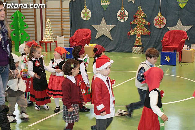 Los Reyes Magos visitaron el Colegio Reina Sofa - 11