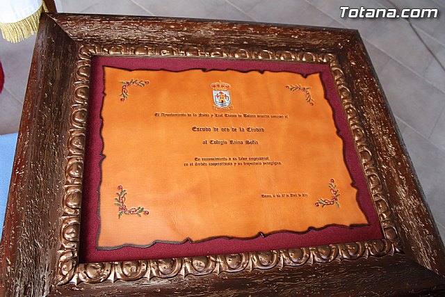 Escudo de Oro de la ciudad de Totana. Colegio Reina Sofa - 2