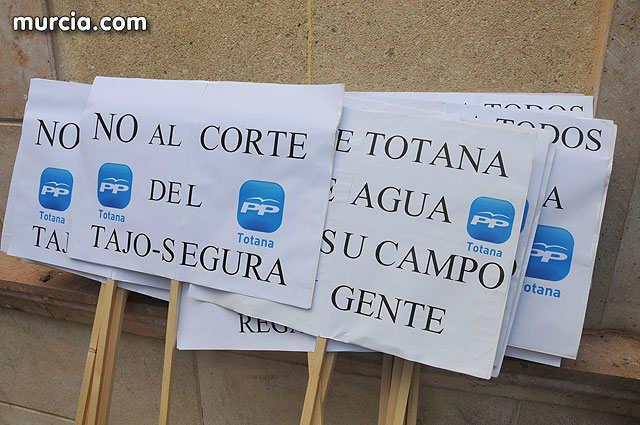 Cientos de miles de personas se manifiestan en Murcia a favor del trasvase - 27