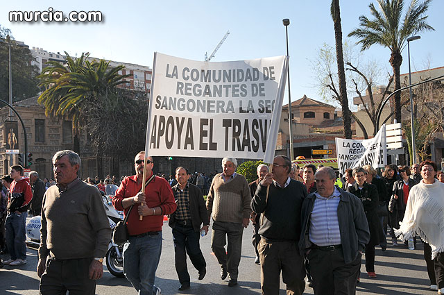 Cientos de miles de personas se manifiestan en Murcia a favor del trasvase - 65