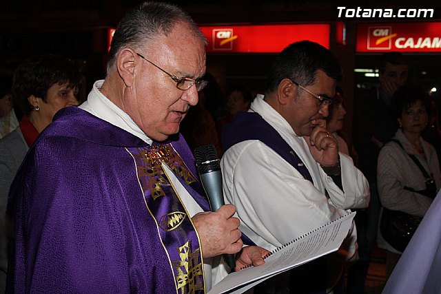 Solemne Viacrucis con la imagen de Nuestro Padre Jess Nazareno - 2011 - 70